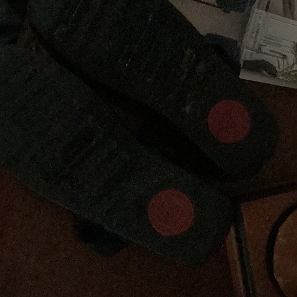 Limited edition fitflops in leather with stone framed in metal - Picture 5 of 7